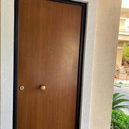 Cozy Apartment Near Airport Koropíon Exterior foto