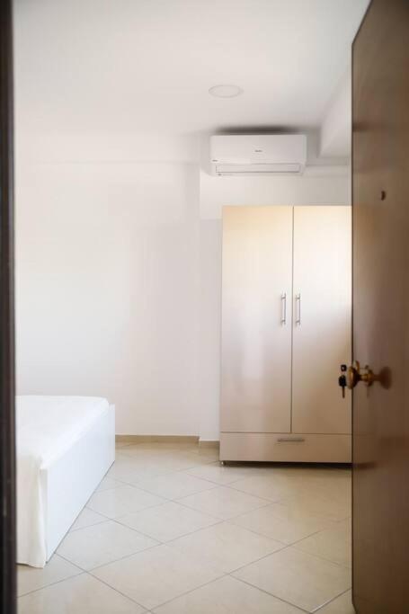 Cozy Apartment Near Airport Koropíon Exterior foto