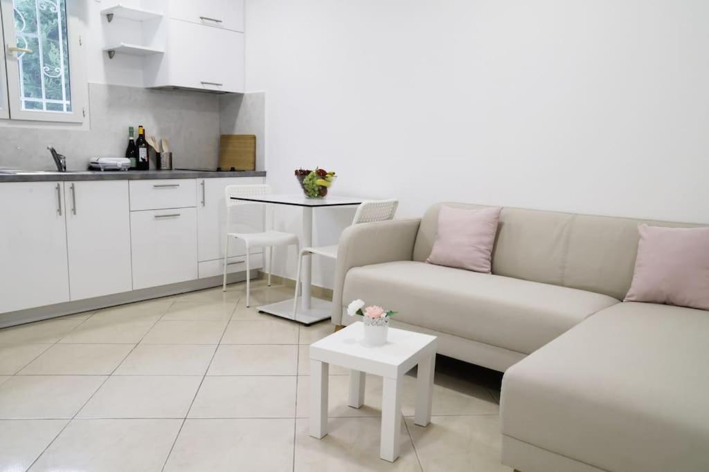 Cozy Apartment Near Airport Koropíon Exterior foto